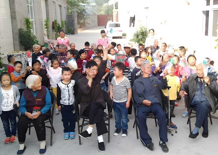 馨雨幼儿园与老人欢度重阳节