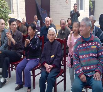 馨雨幼儿园与老人共庆重阳节